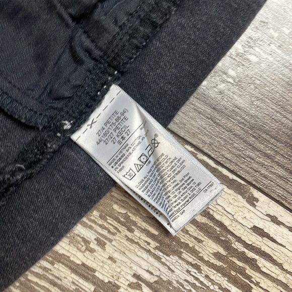 Gap Classic Straight Mid Rise Faded Black Jeans - Picture 6 of 6